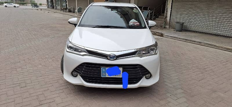 toyota-corolla-axio-hybrid-15-big-0