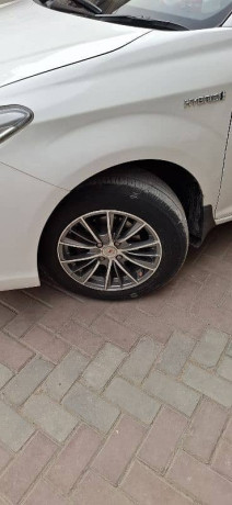 toyota-corolla-axio-hybrid-15-big-4