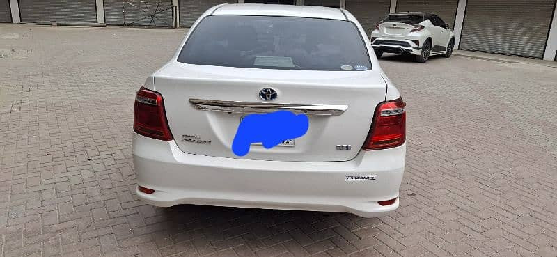 toyota-corolla-axio-hybrid-15-big-1
