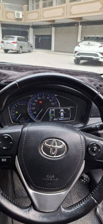 toyota-corolla-axio-hybrid-15-big-6
