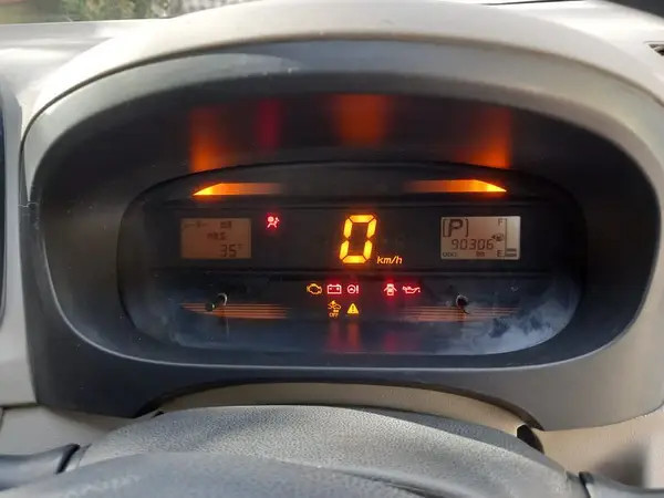 daihatsu-mira-2014-2017-big-7