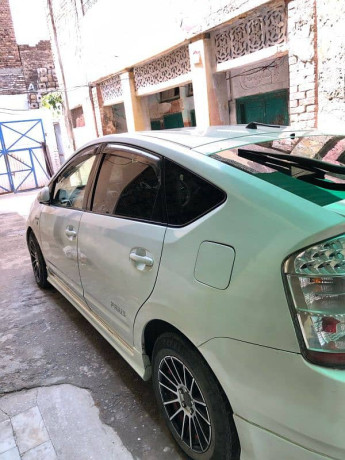 toyota-prius-s-big-2