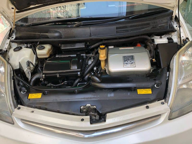toyota-prius-s-big-3