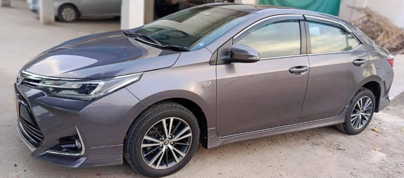 toyota-corolla-altis-grande-x-cvt-i-18-big-1