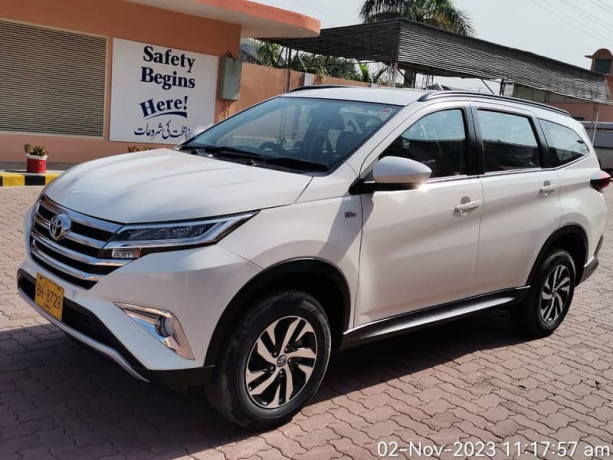 toyota-corolla-hatchback-sport-hybrid-gz-big-1