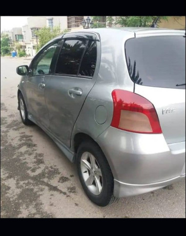 toyota-vitz-f-10-big-2