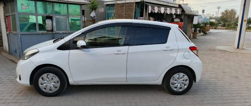 toyota-vitz-f-safety-10-big-2