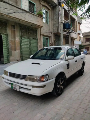 toyota-corolla-xe-big-1