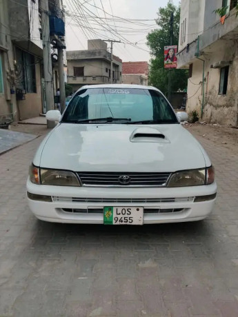 toyota-corolla-xe-big-2