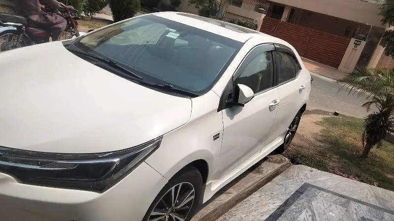 toyota-corolla-altis-grande-x-cvt-i-18-beige-interior-big-1