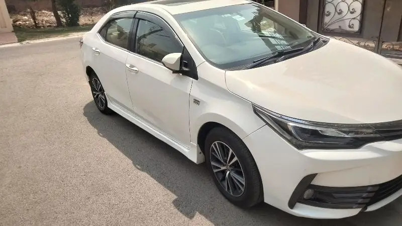 toyota-corolla-altis-grande-x-cvt-i-18-beige-interior-big-2