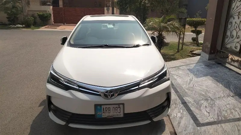 toyota-corolla-altis-grande-x-cvt-i-18-beige-interior-big-0