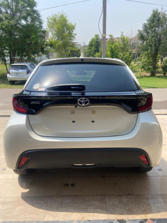 brand-new-yaristoyota-yaris-hatchback-g-big-4