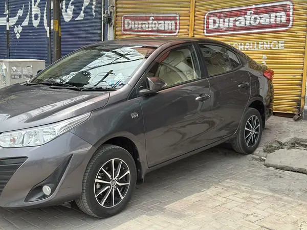 toyota-yaris-sedan-ativ-mt-13-big-0
