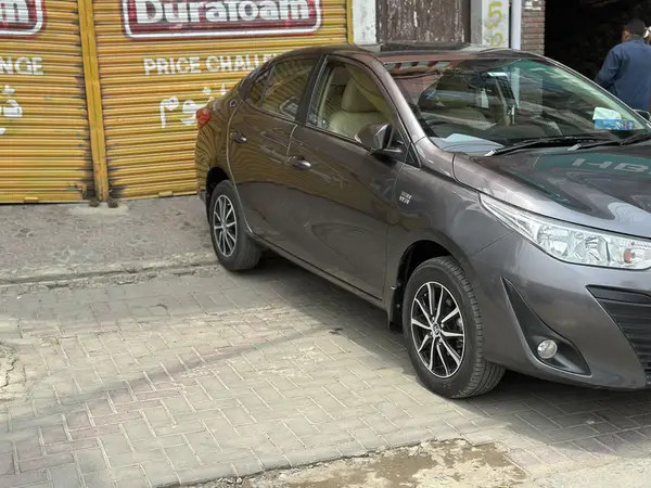 toyota-yaris-sedan-ativ-mt-13-big-1