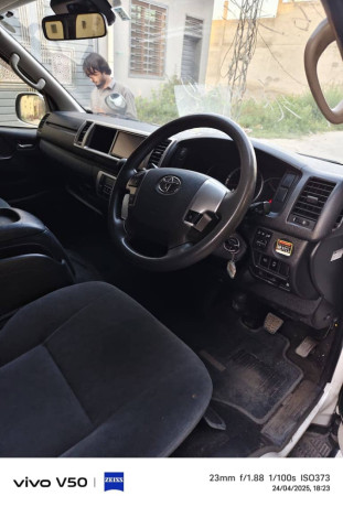 toyota-hilux-e-big-4