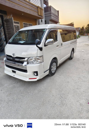 toyota-hilux-e-big-0