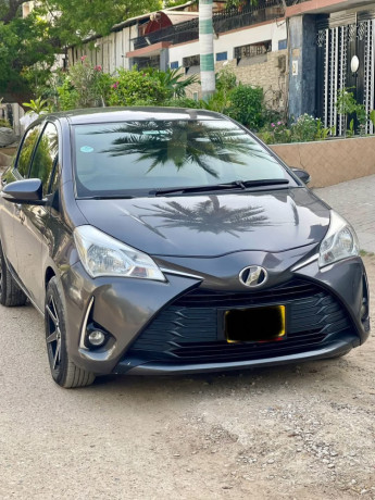 toyota-vitz-f-10-big-0