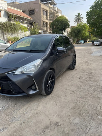 toyota-vitz-f-10-big-6