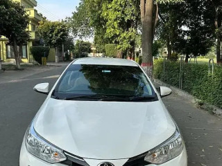 toyota-yaris-sedan-gli-mt-13