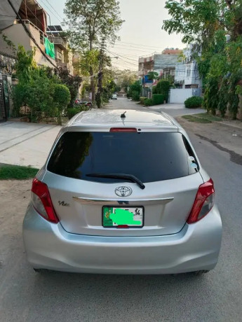 toyota-vitz-f-13-big-0