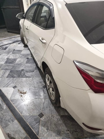 toyota-corolla-altis-x-manual-16-big-3