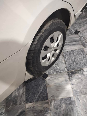 toyota-corolla-altis-x-manual-16-big-4