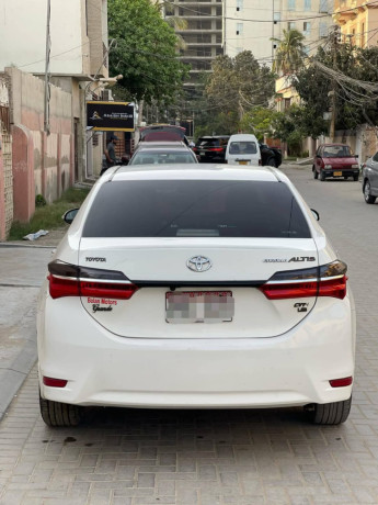 toyota-corolla-altis-x-cvt-i-18-big-4