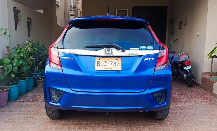 honda-fit-2016-hybrid-first-owner-big-2
