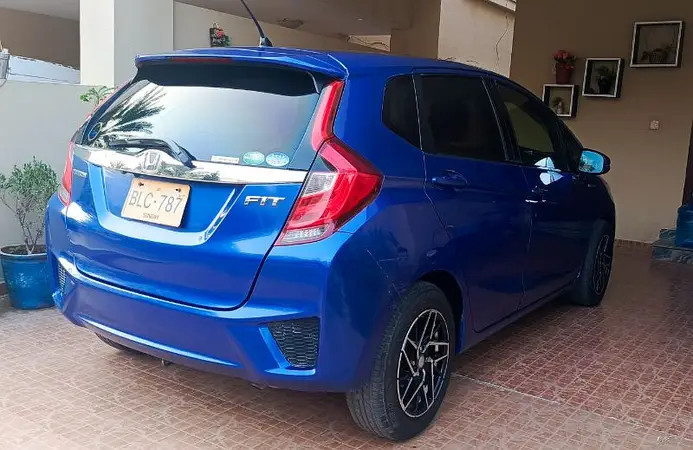honda-fit-2016-hybrid-first-owner-big-7