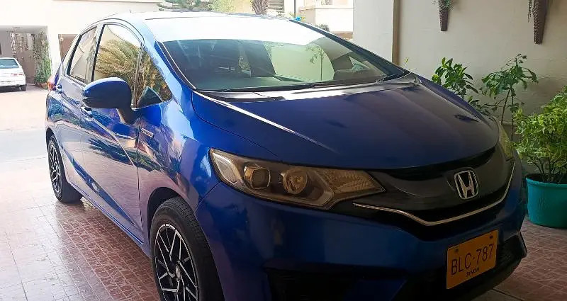 honda-fit-2016-hybrid-first-owner-big-0