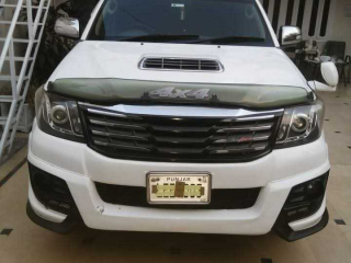 toyota-hilux-e