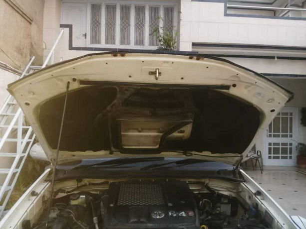 toyota-hilux-e-big-4