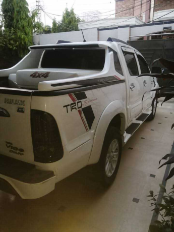 toyota-hilux-e-big-2