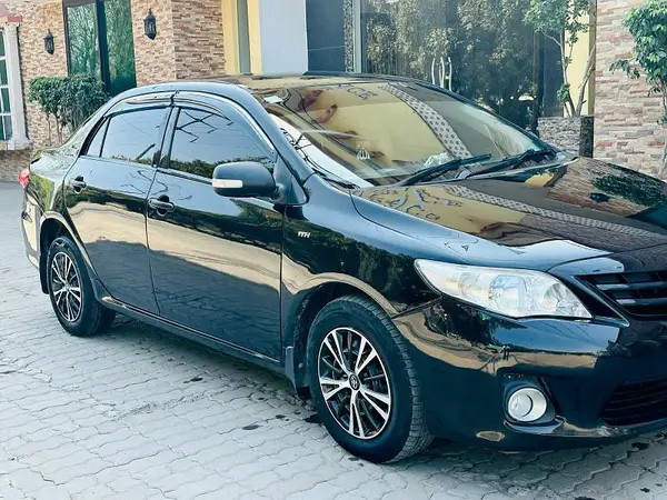 toyota-corolla-gli-2013-big-2