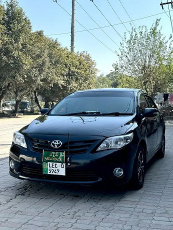 toyota-corolla-gli-2013-big-0