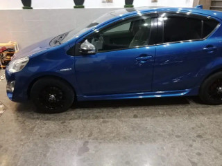 toyota-aqua-2015