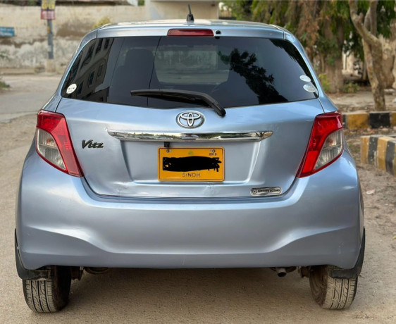 toyita-vitz-big-0