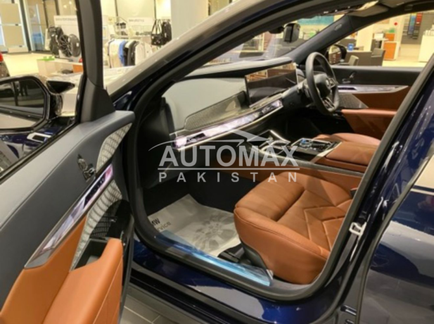 bmw-i7-m70-pro-2025-big-2