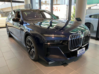 bmw-i7-m70-pro-2025