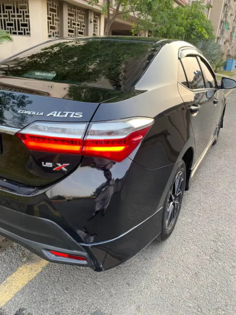 toyota-corolla-altis-16-x-cvt-i-special-edition-2023-big-4