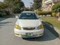toyota-corolla-se-saloon-2004-small-1