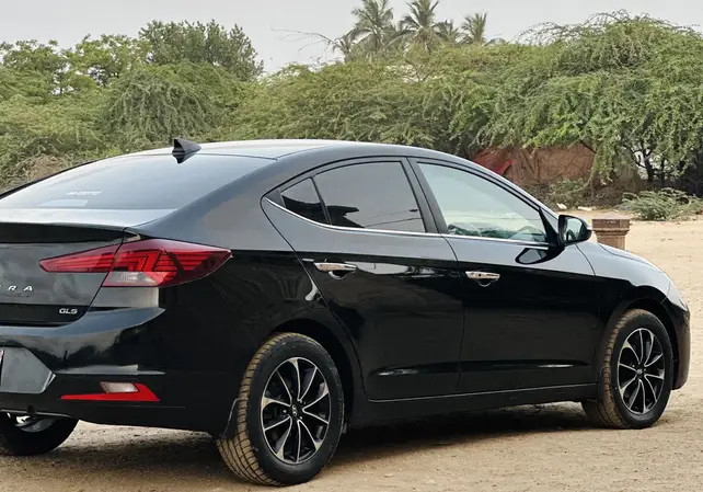 hyundai-elantra-gls-20-big-9