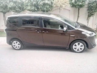 toyota-sienta-g