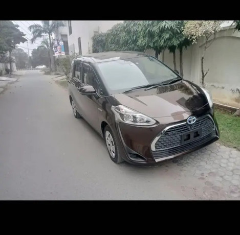 toyota-sienta-g-big-2