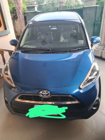 toyota-sienta-g-big-0