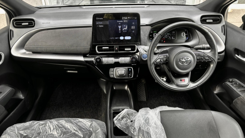 toyota-aqua-gr-sports-package-2023-big-10