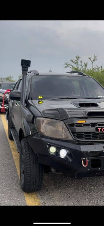 toyota-hilux-e-big-0