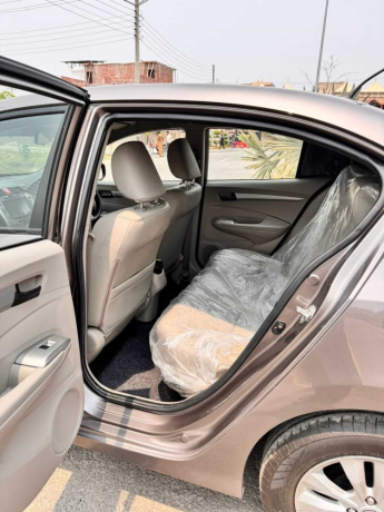honda-city-12l-mt-big-9