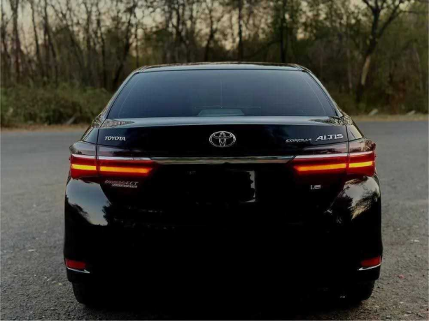 toyota-corolla-altis-16-x-cvt-i-big-5